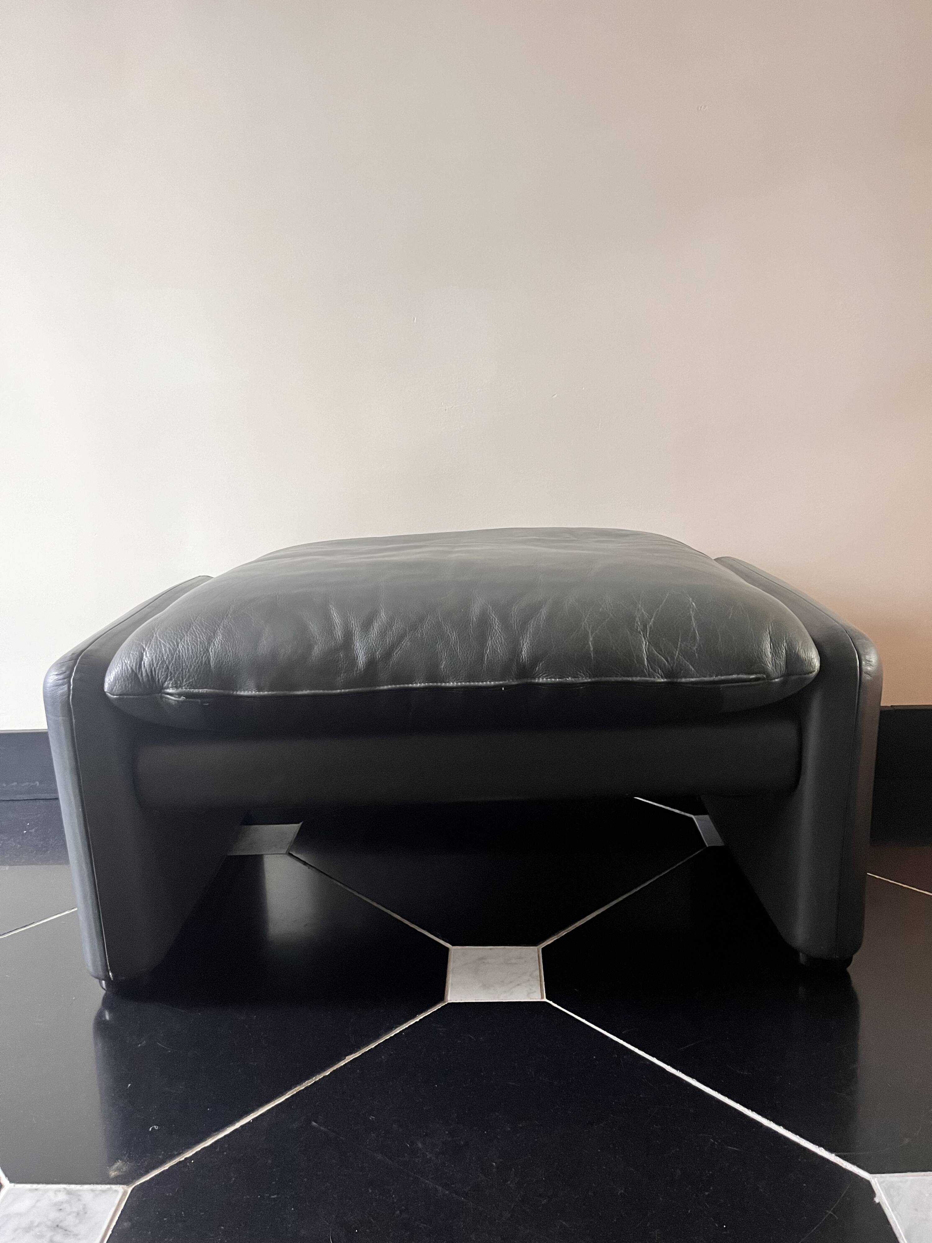 Vico magistretti, Maralunga for Cassina, in Leather with Footrest