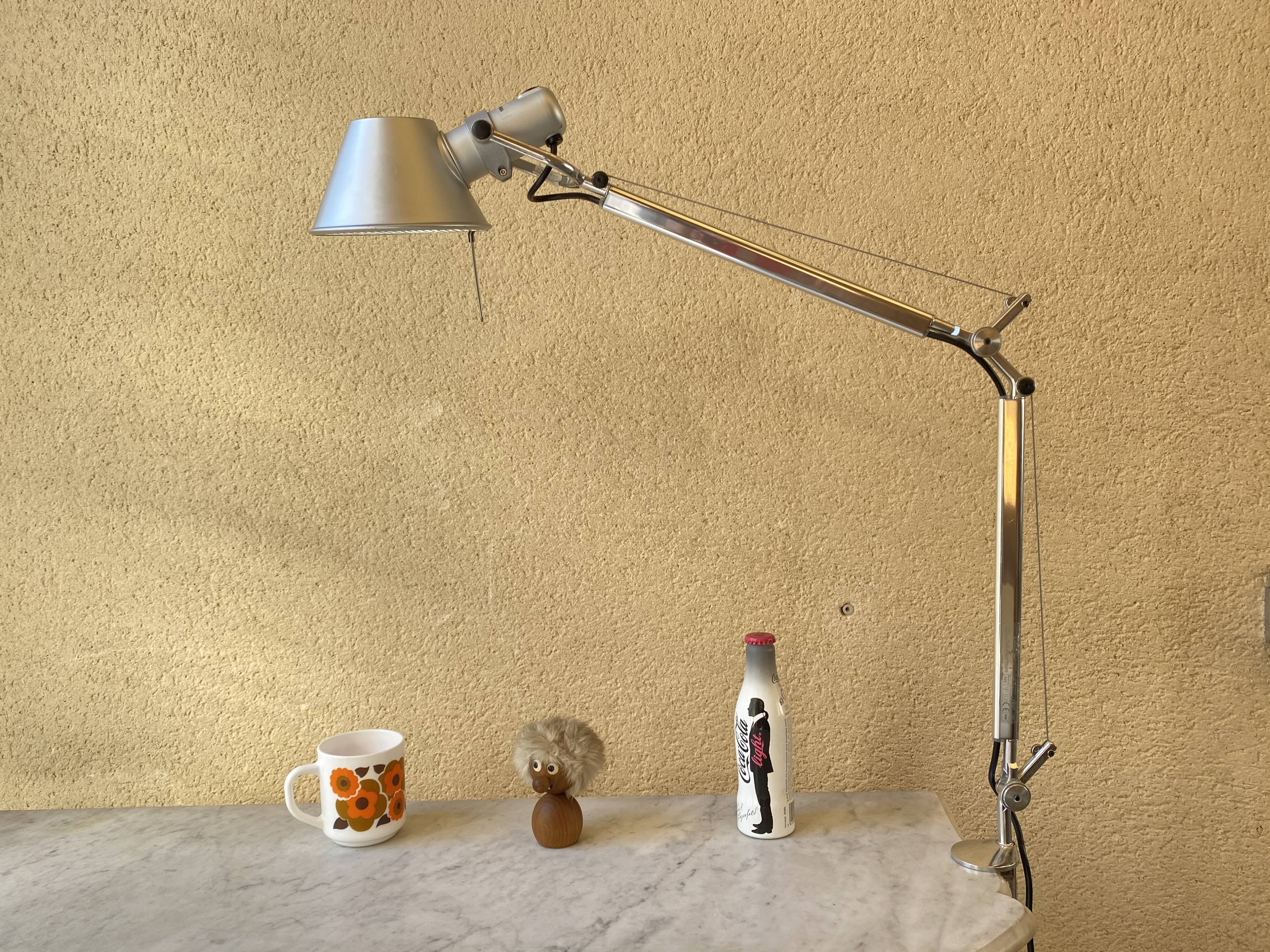 Artemide Tolomeo mini desk lamp on pliers and design Michele De Lucchi - Giancarlo Fassina