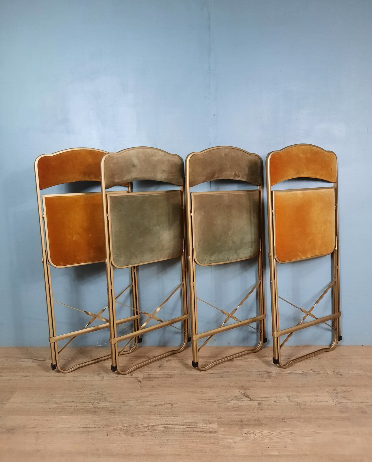 Set of 4 vintage folding chairs