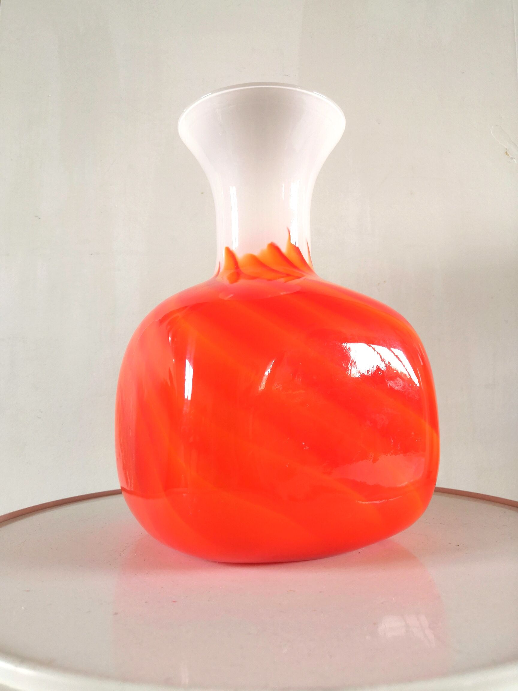 Vase in orange and white glass flame design 60s - 70s