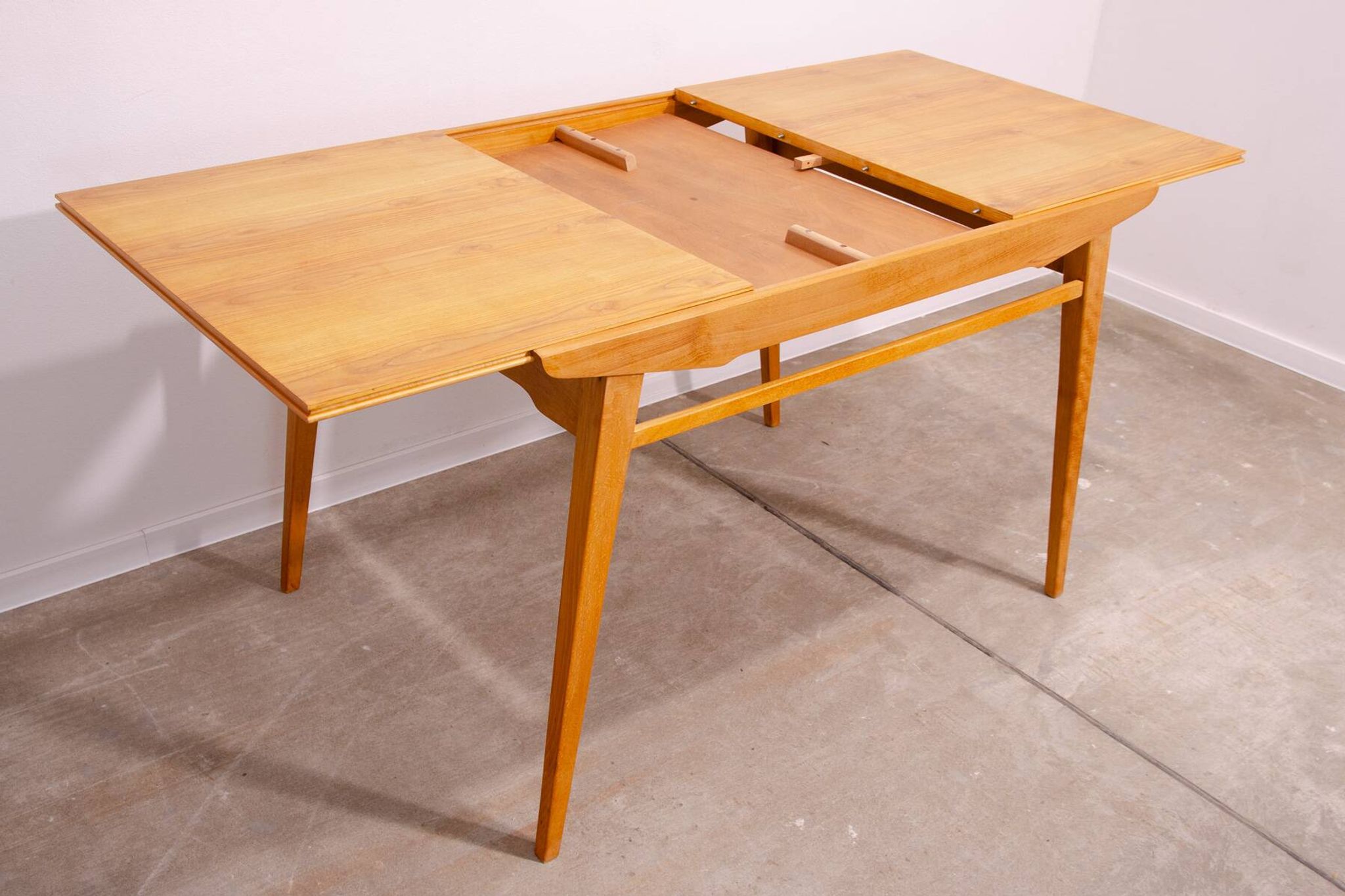 Table à manger pliante vintage par František Jirák pour Tatra nabytok, 1960