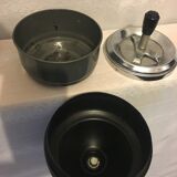Ashtray stifling on foot