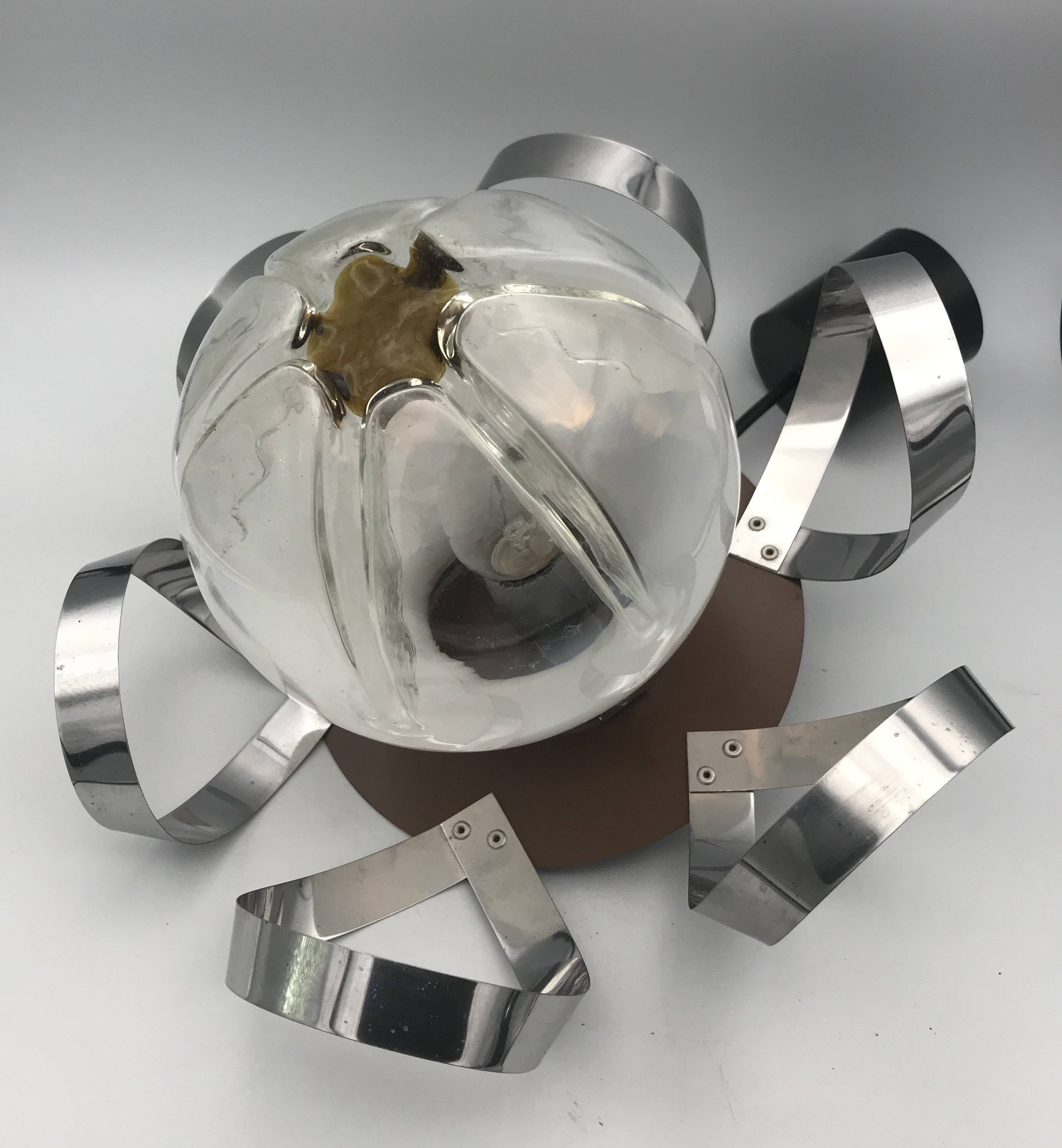 Suspension lustre Mazzega globe en verre de murano opalescent