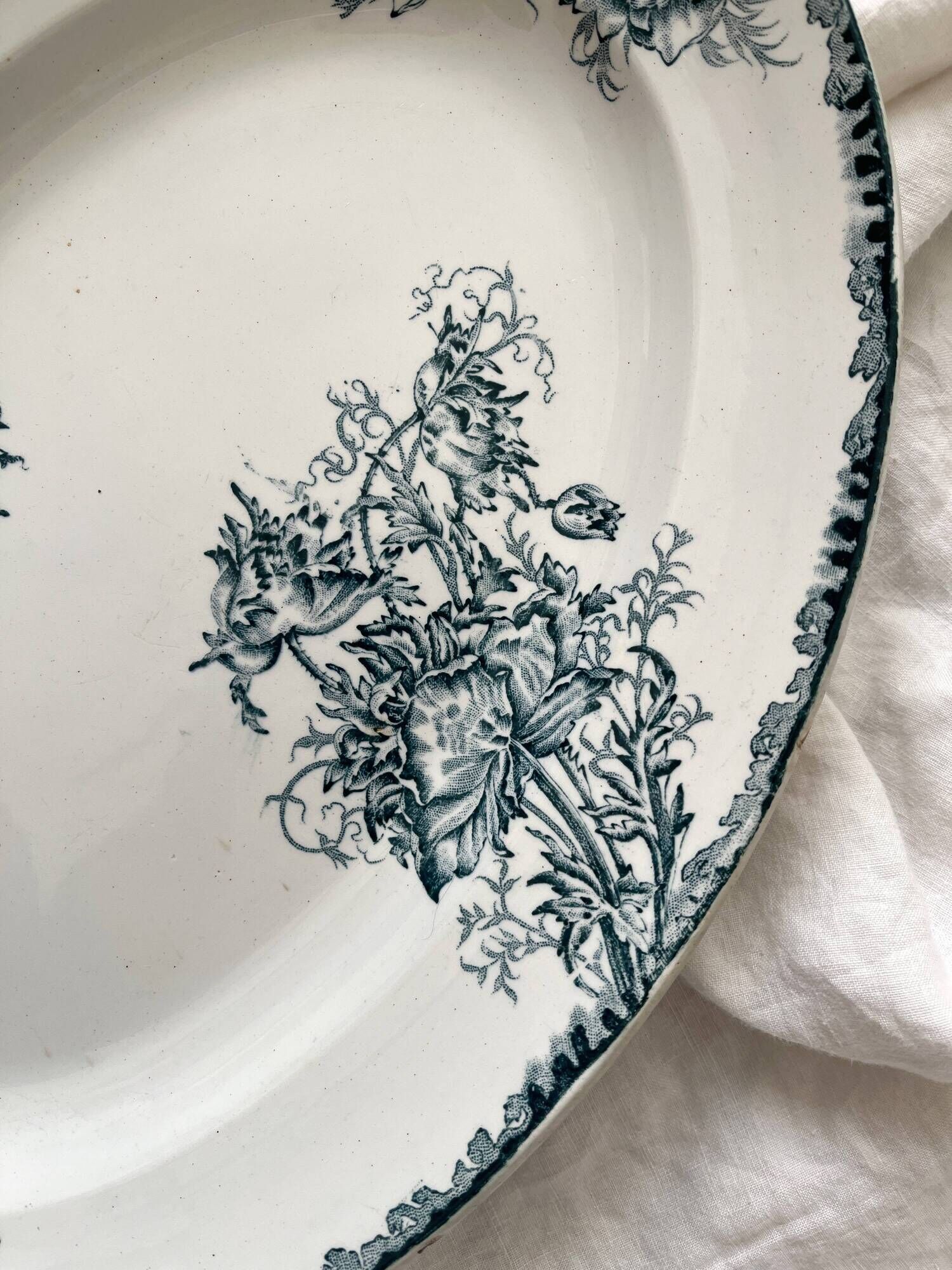Oval iron earthenware dish "Pavots" Saint Amand A. Lebacqz & M. Bouchart