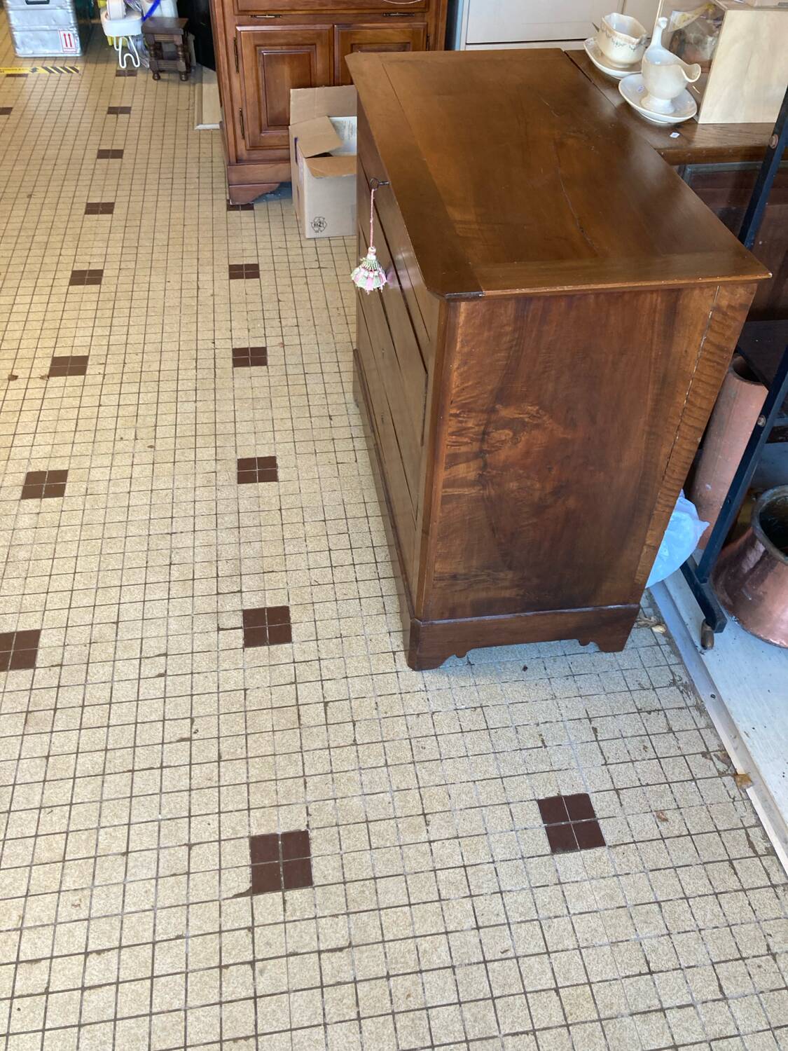 Walnut chest of drawers with 4 drawers