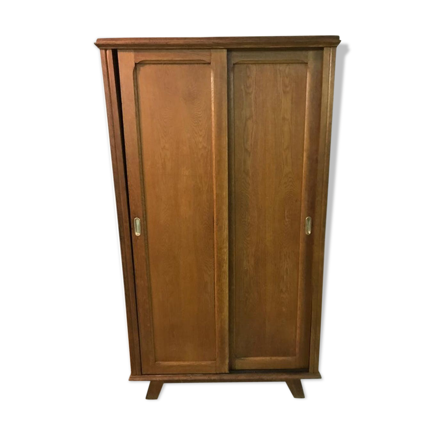 Sliding-door cabinet