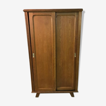 Sliding-door cabinet