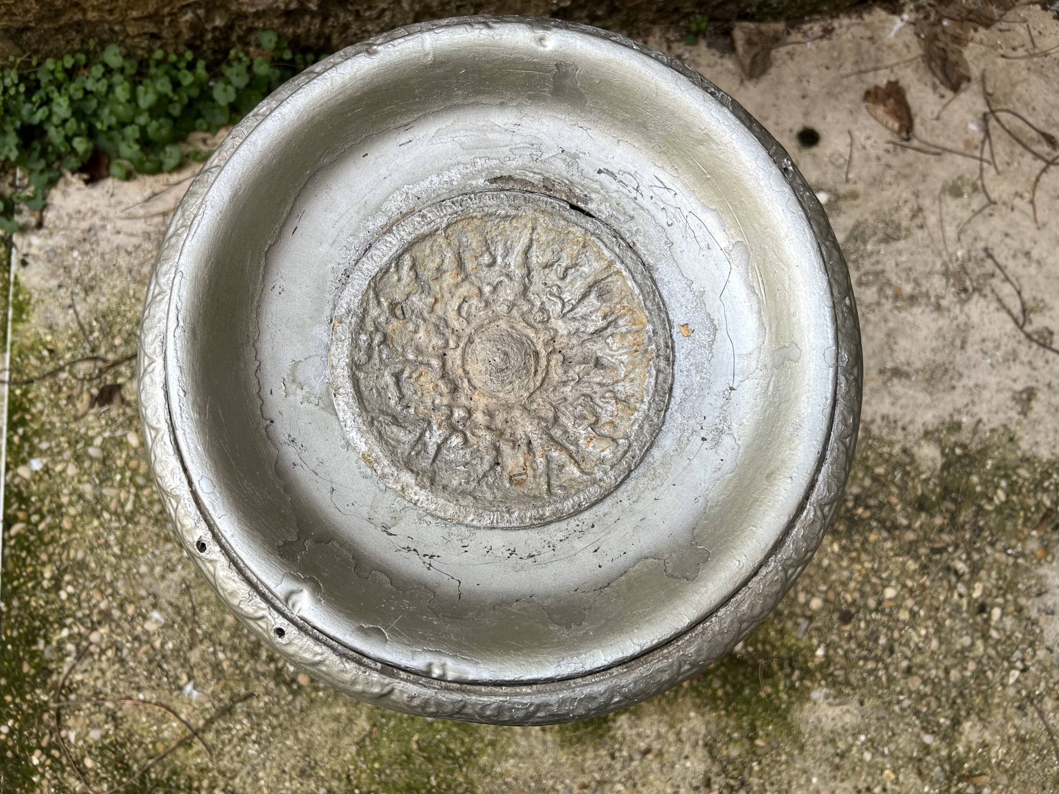Side table pedestal table with silver cast iron plant