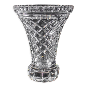 Vase en cristal taillé pied rond
