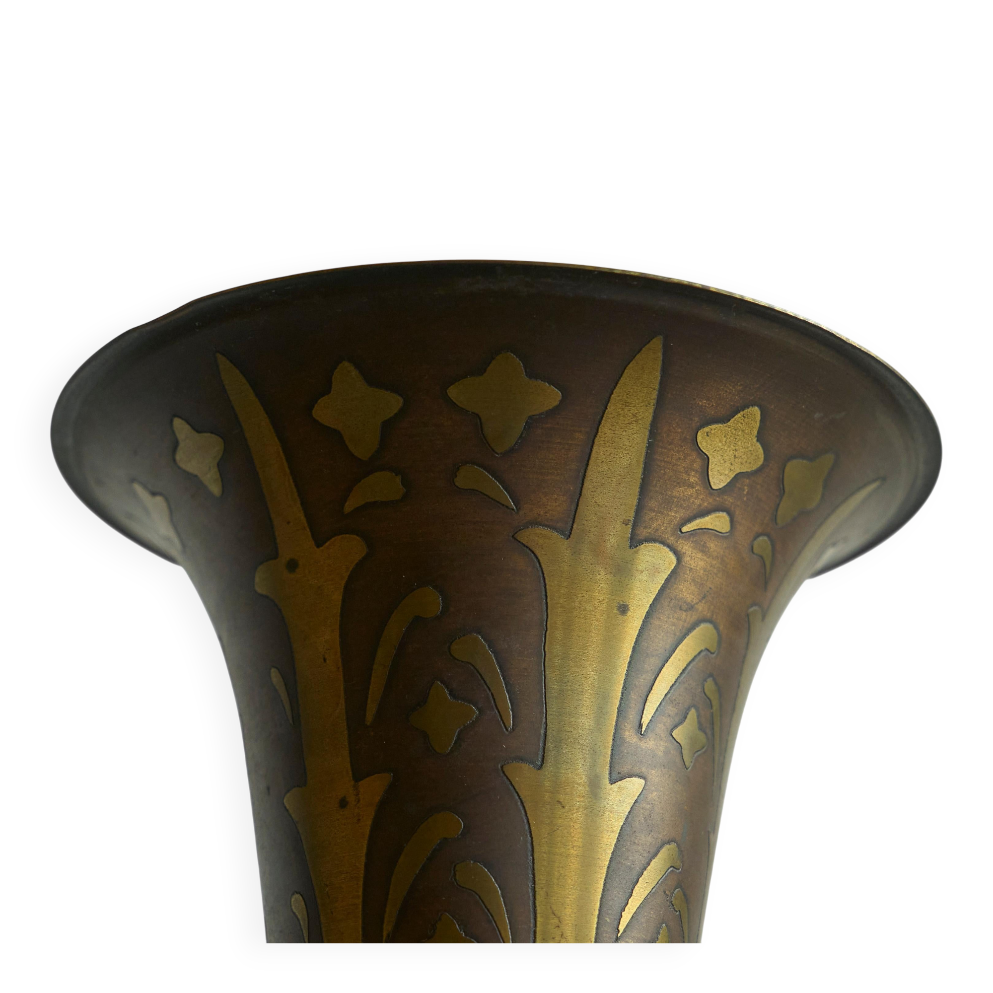Art Deco fluted vase in patinated metal and brass from the 1930s.