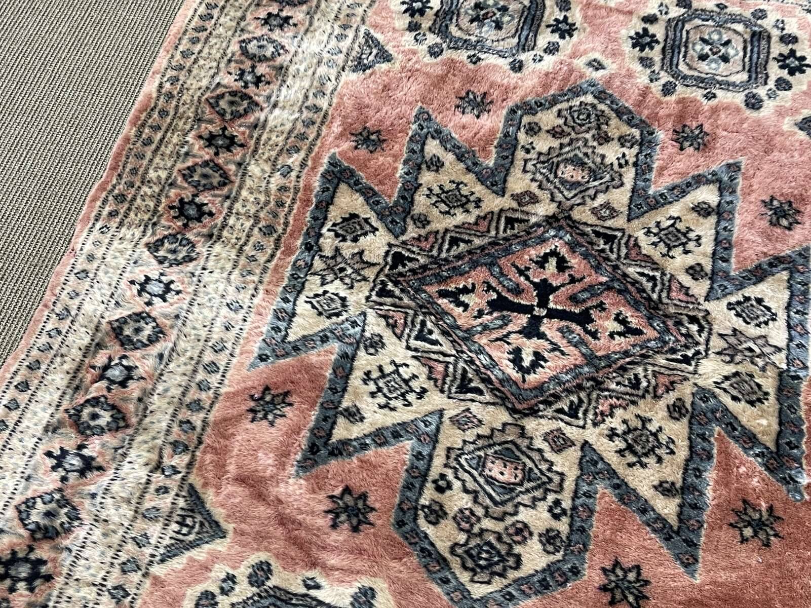 Handmade Pakistani wool rug