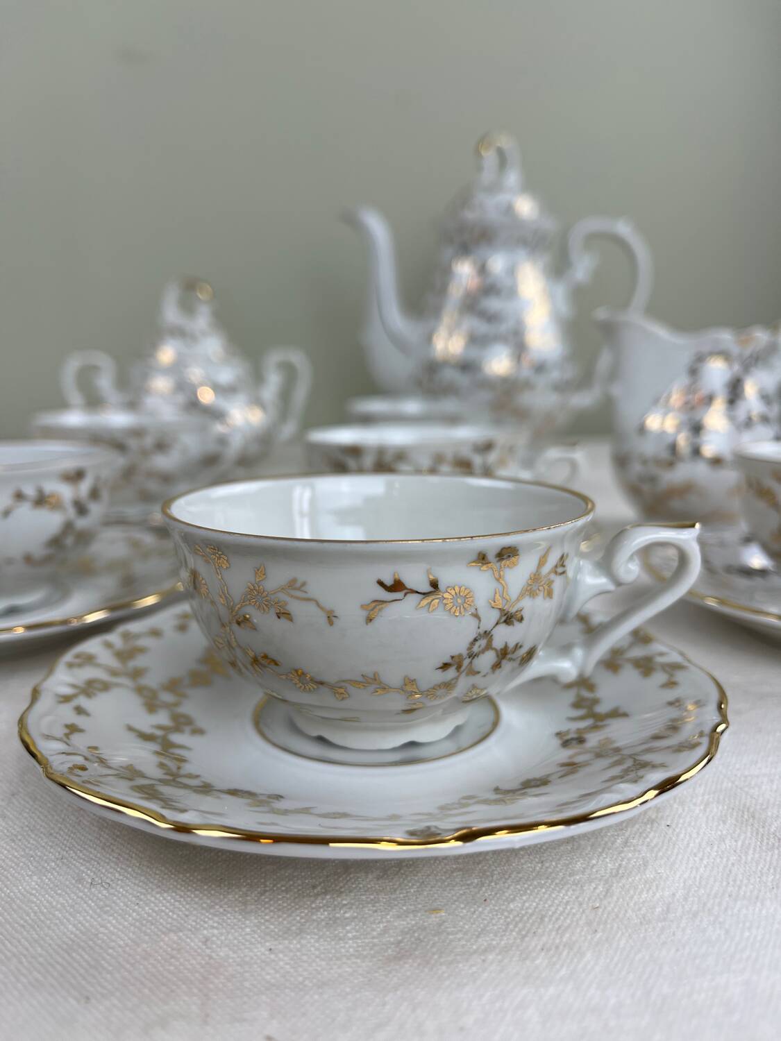 Antique coffee service in fine gilded porcelain – for 6 people – Vintage