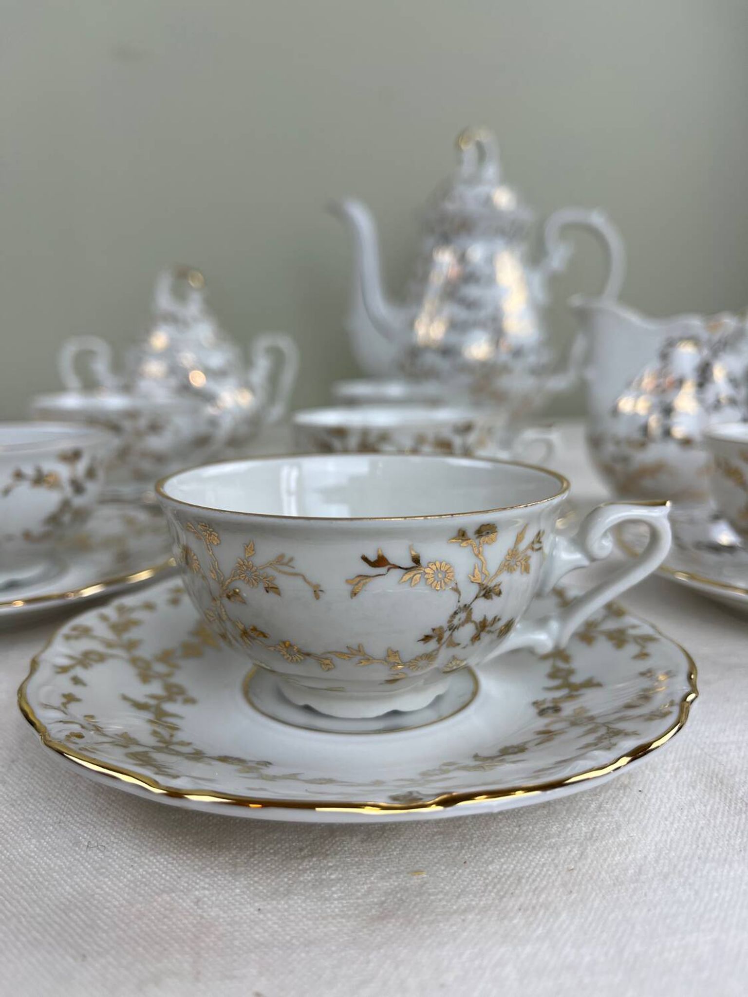 Antique coffee service in fine gilded porcelain – for 6 people – Vintage