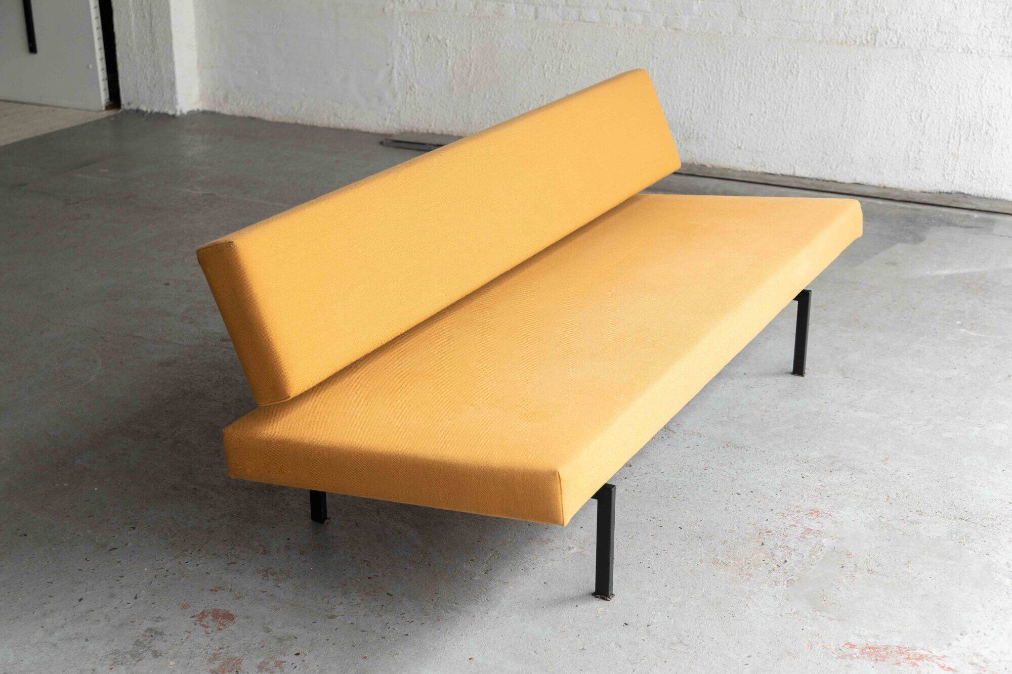 3-seater sofa / daybed by Gijs Van der Sluis