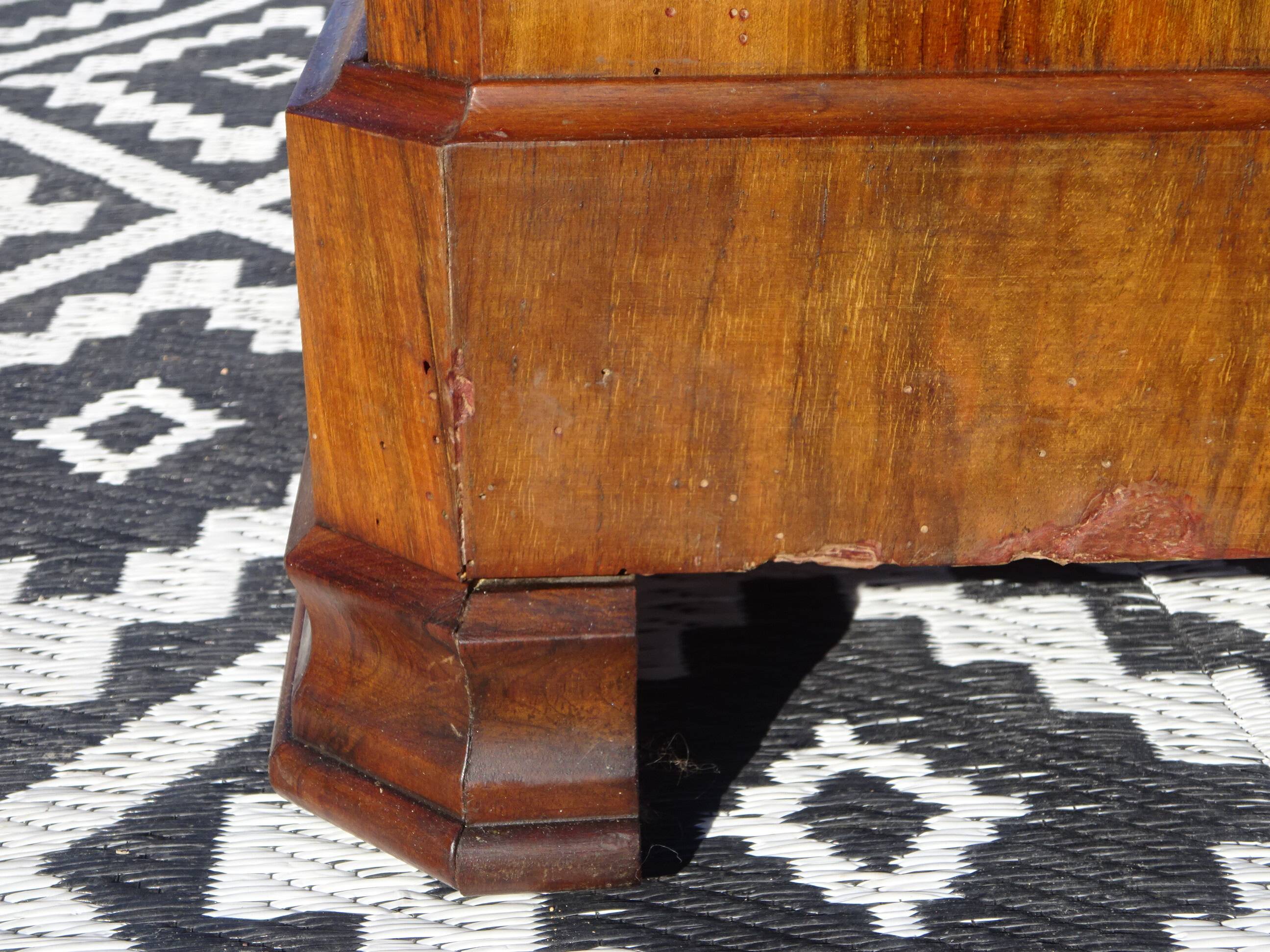 Commode coiffeuse, système en chemin de fer
