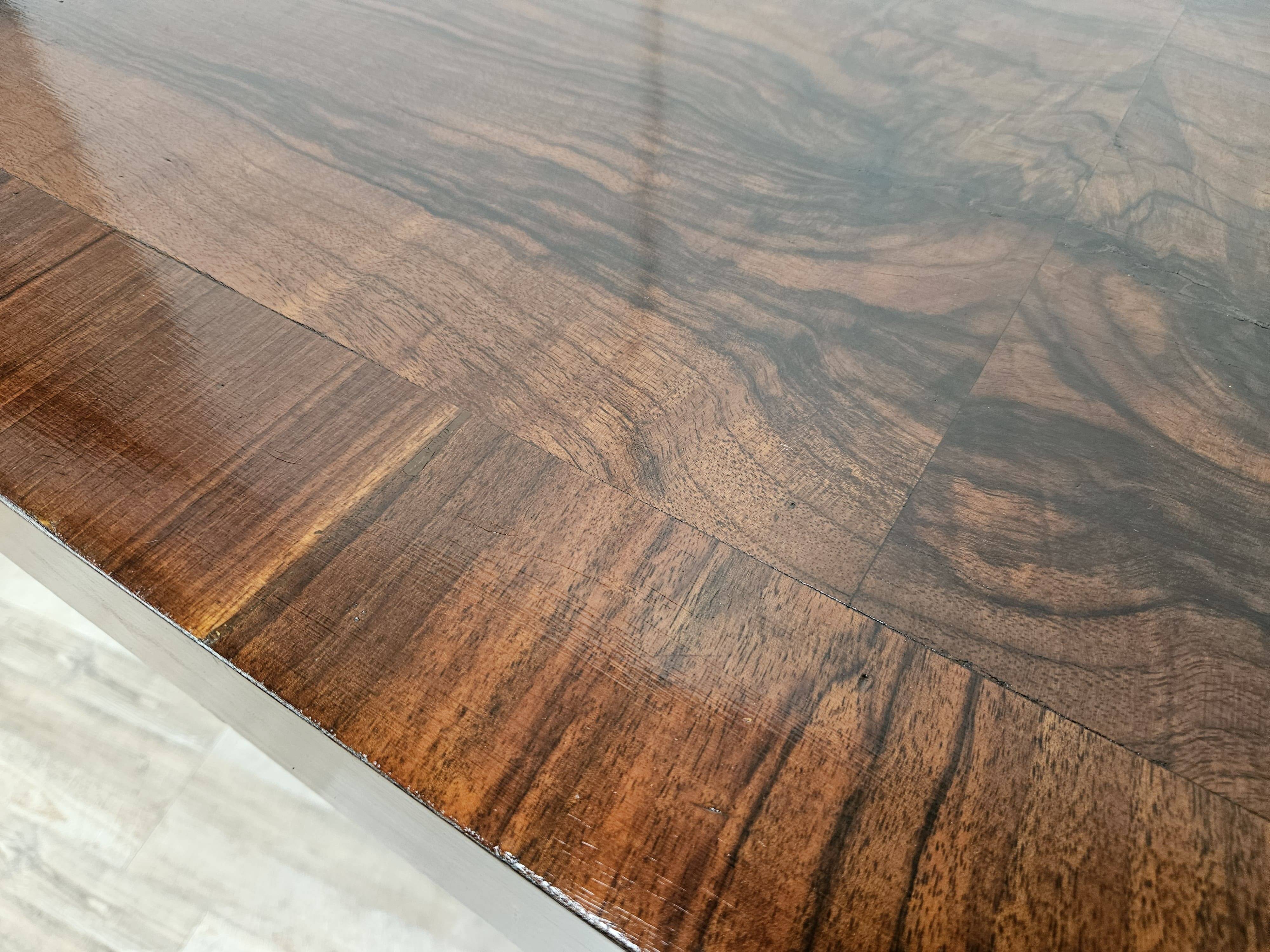 Art Decò dining table in walnut burl, 1940