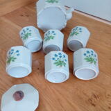 Service à thé en grès émaillé à décor de fleurs bleues, théière et six tasses
