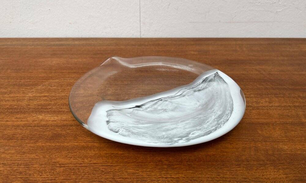 Vintage plate or bowl in German glass by Hans Jürgen Richartz for the Richartz art collection, Mathildenhütte, Solingen, Germany.
