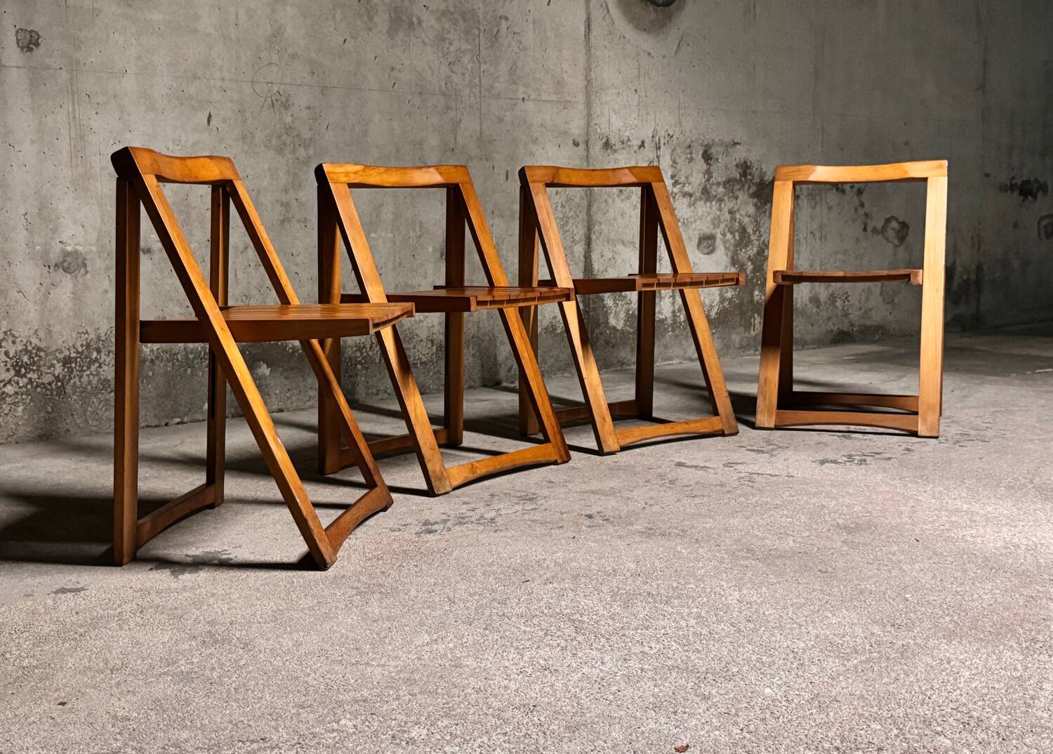 04 folding chairs 1970s