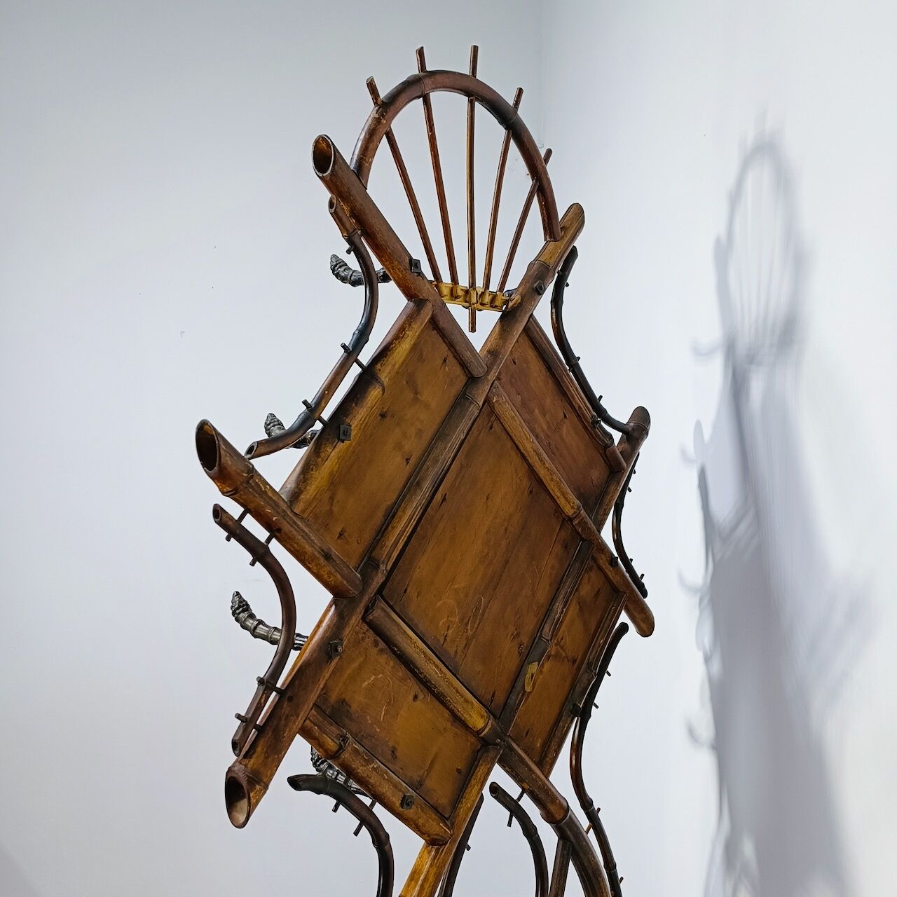 Portemanteau en bambou avec porte-parapluie