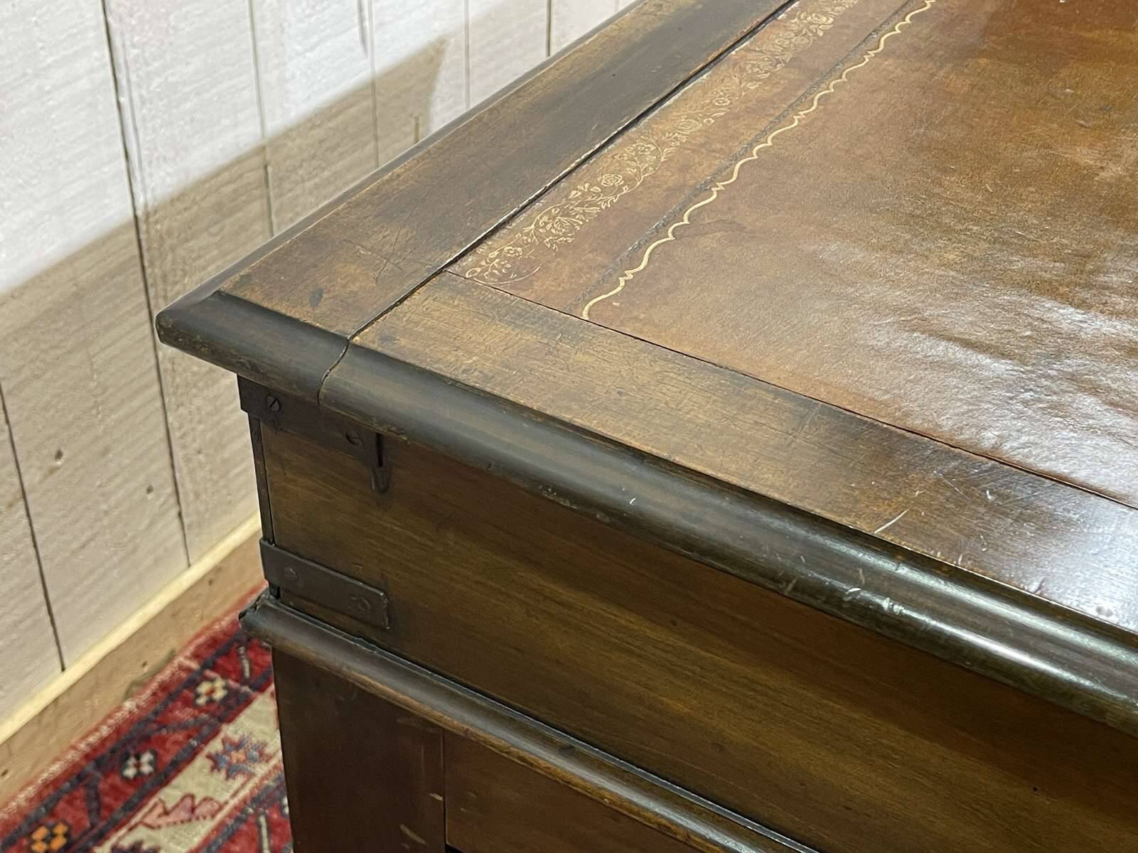 Early 20th century English desk in walnut, oak and marble top