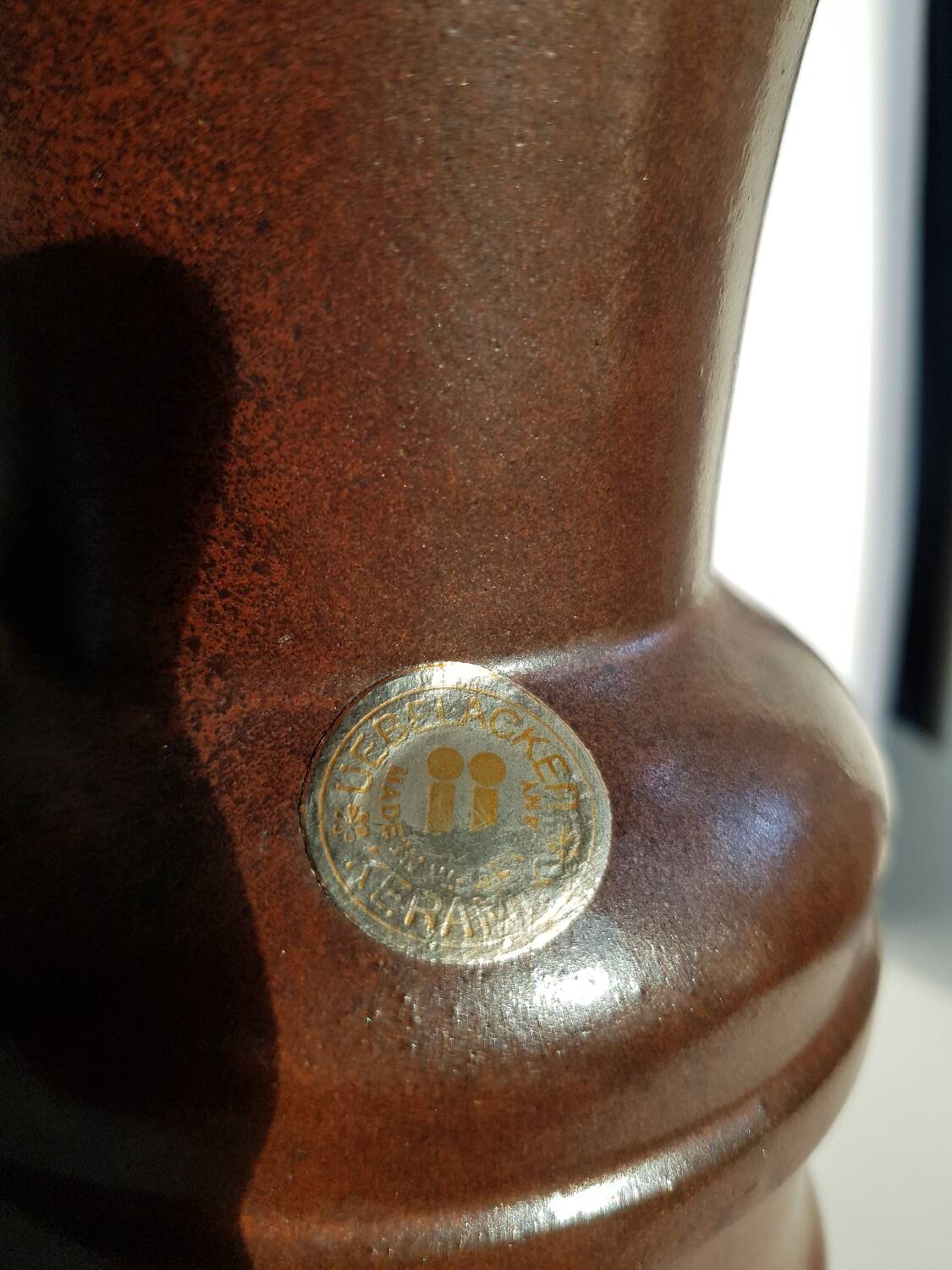 Vase en céramique numéroté brun du milieu du siècle d'Ueberlacken