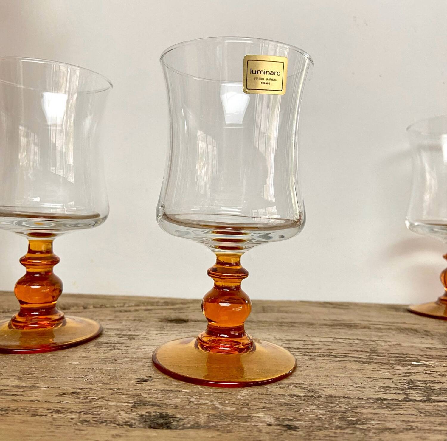 6 verres à pieds ambrés