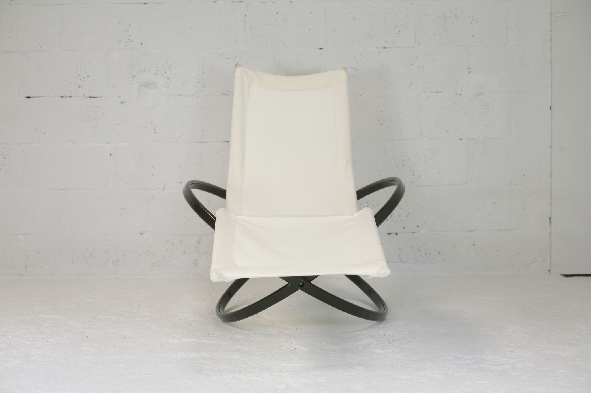 Roger Lecal rocking long chair, Jetstar model, brown lask and canvas, France, 1975