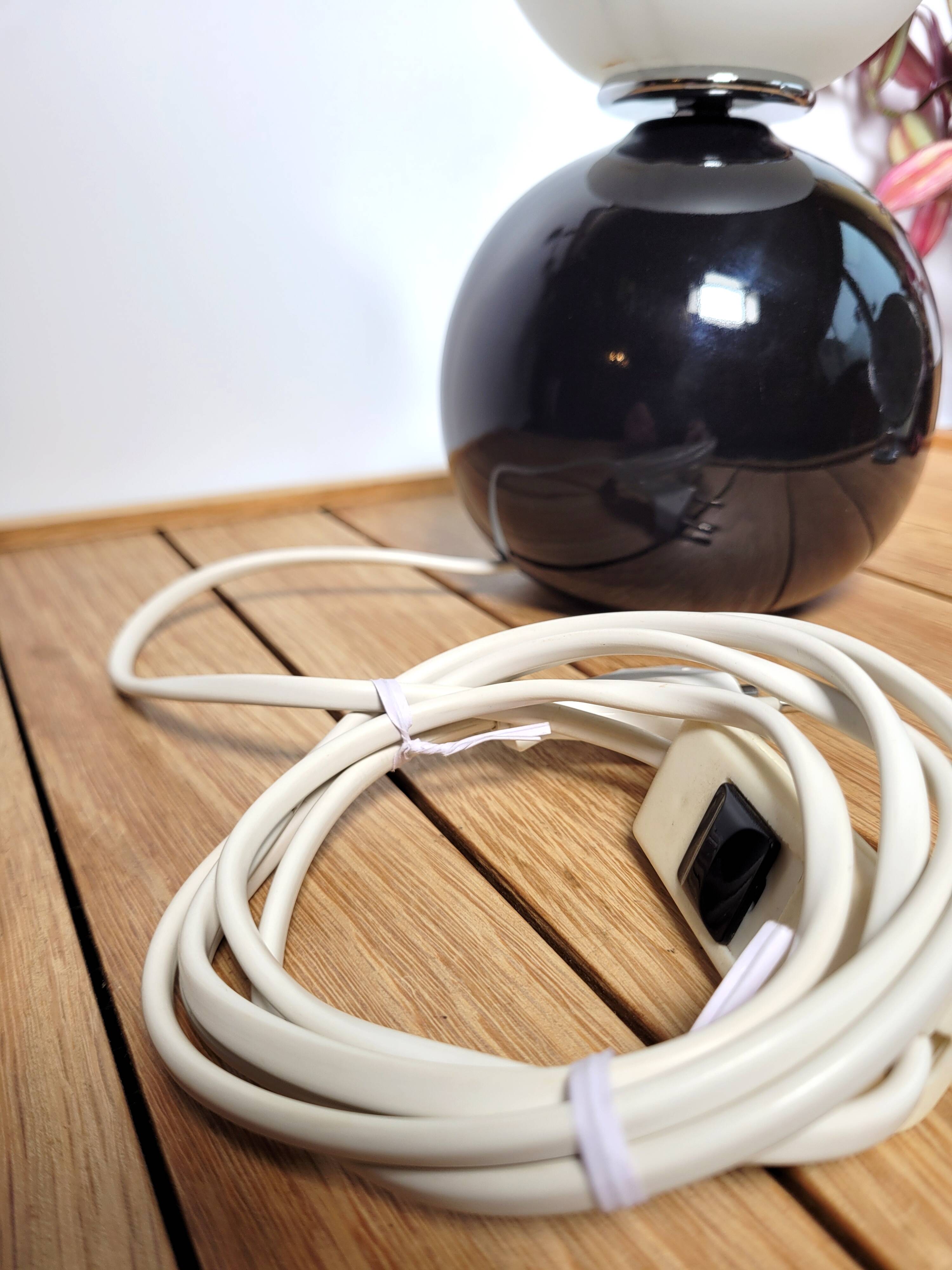 Vintage 1980 globe ball table lamp