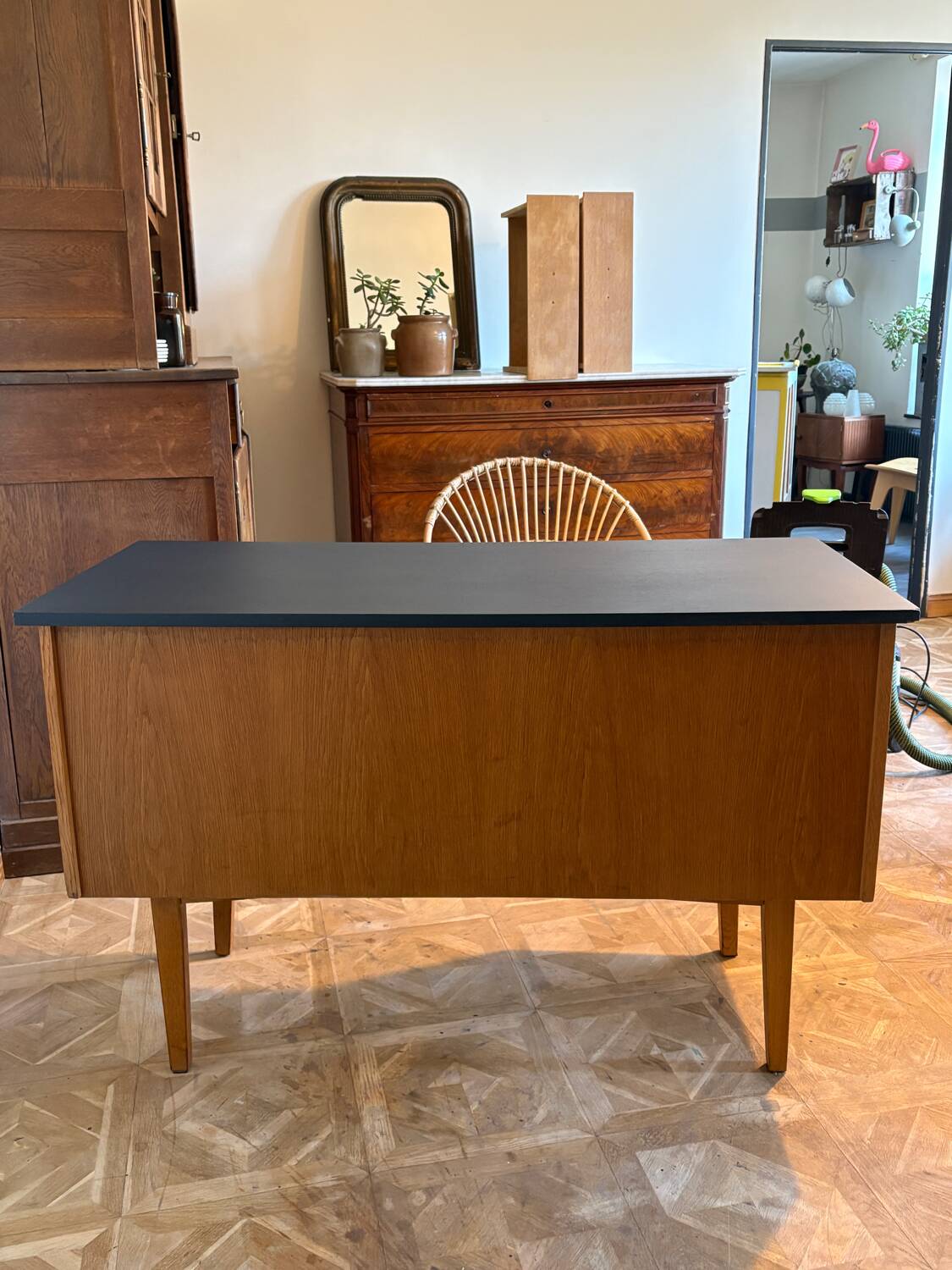 Adult desk with compass feet