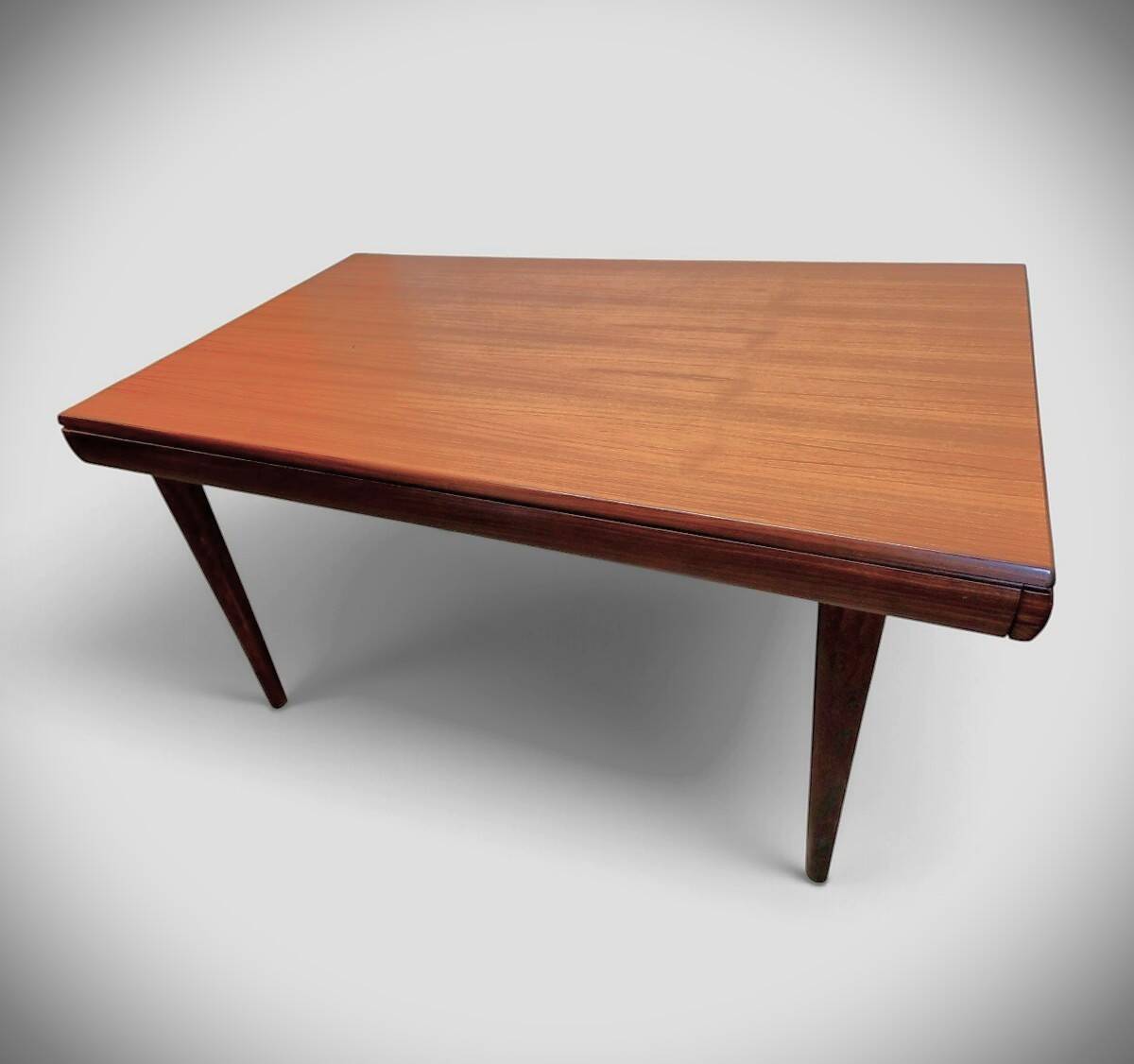 Table de salle à manger design scandinave mid-dentury