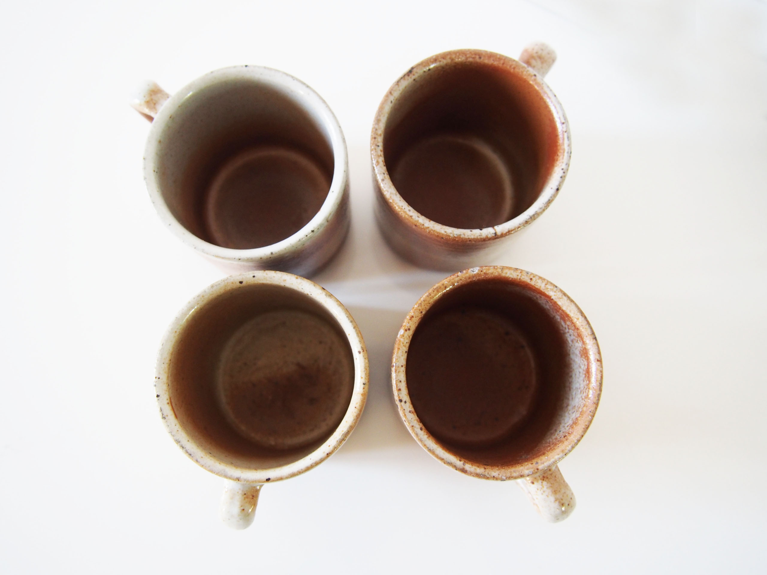 Quatre tasses en grès du Marais