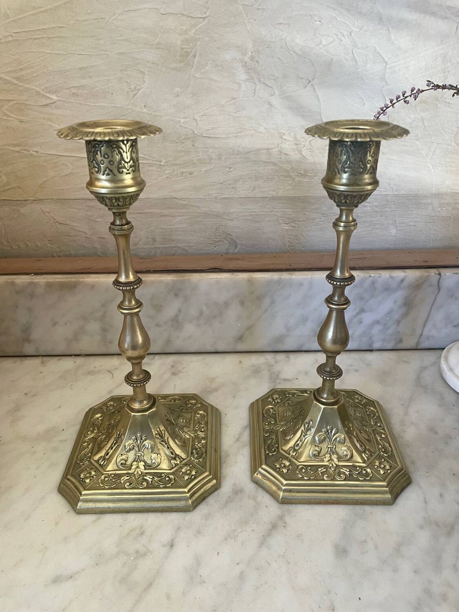 Paire de bougeoirs en laiton XIXème