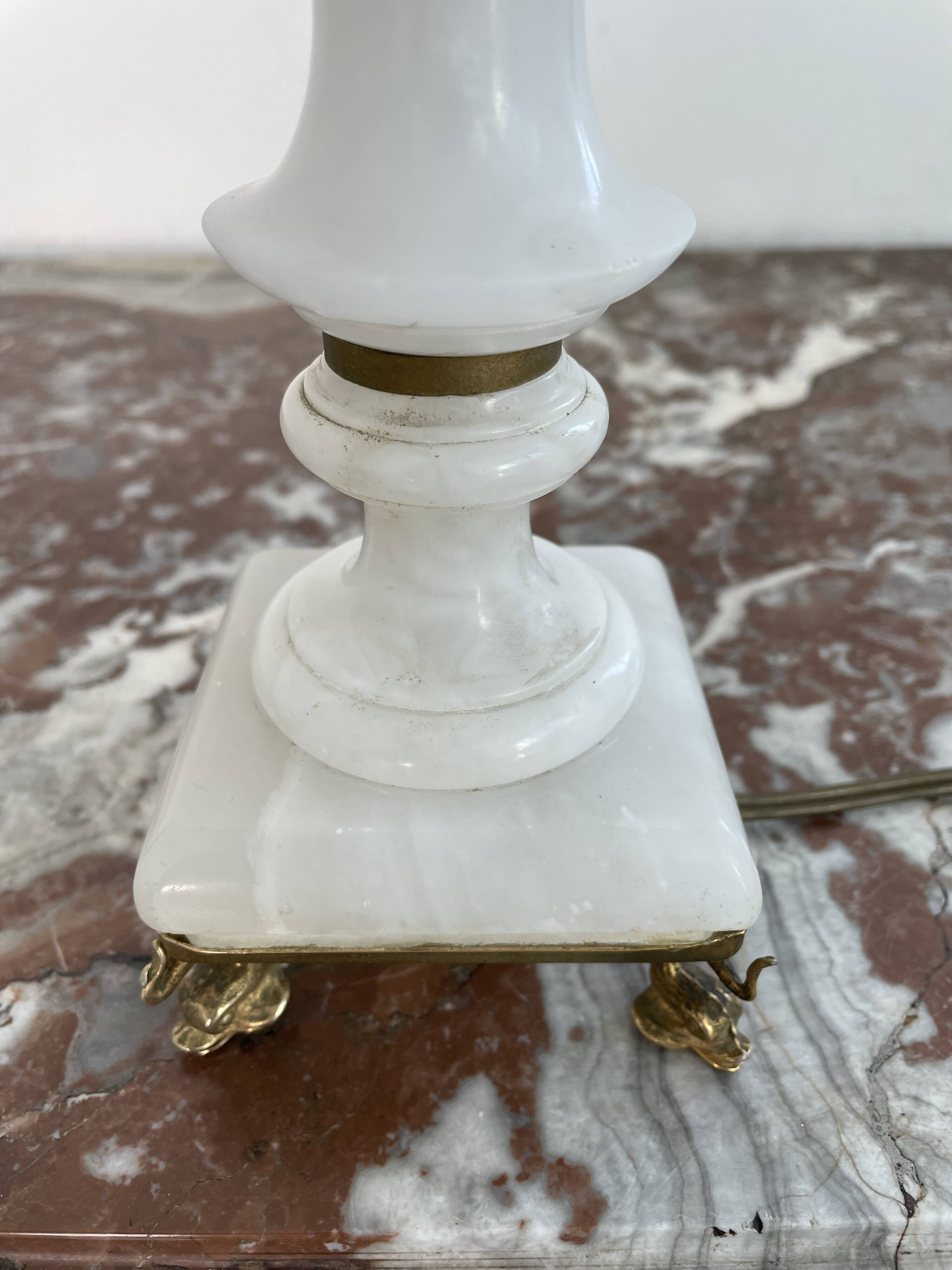 Alabaster lamp, twisted, gadroon decoration, gilded brass base, dolphins