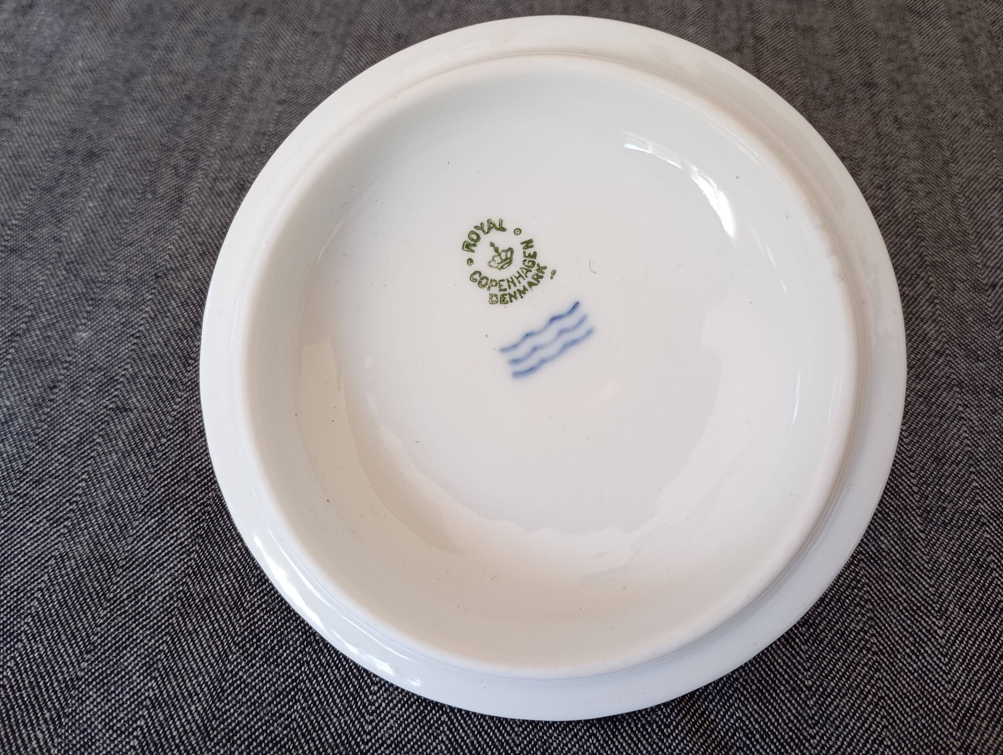 Covered sugar bowl and cream jug Royal Copenhagen 'White Fluted Half Lace'
