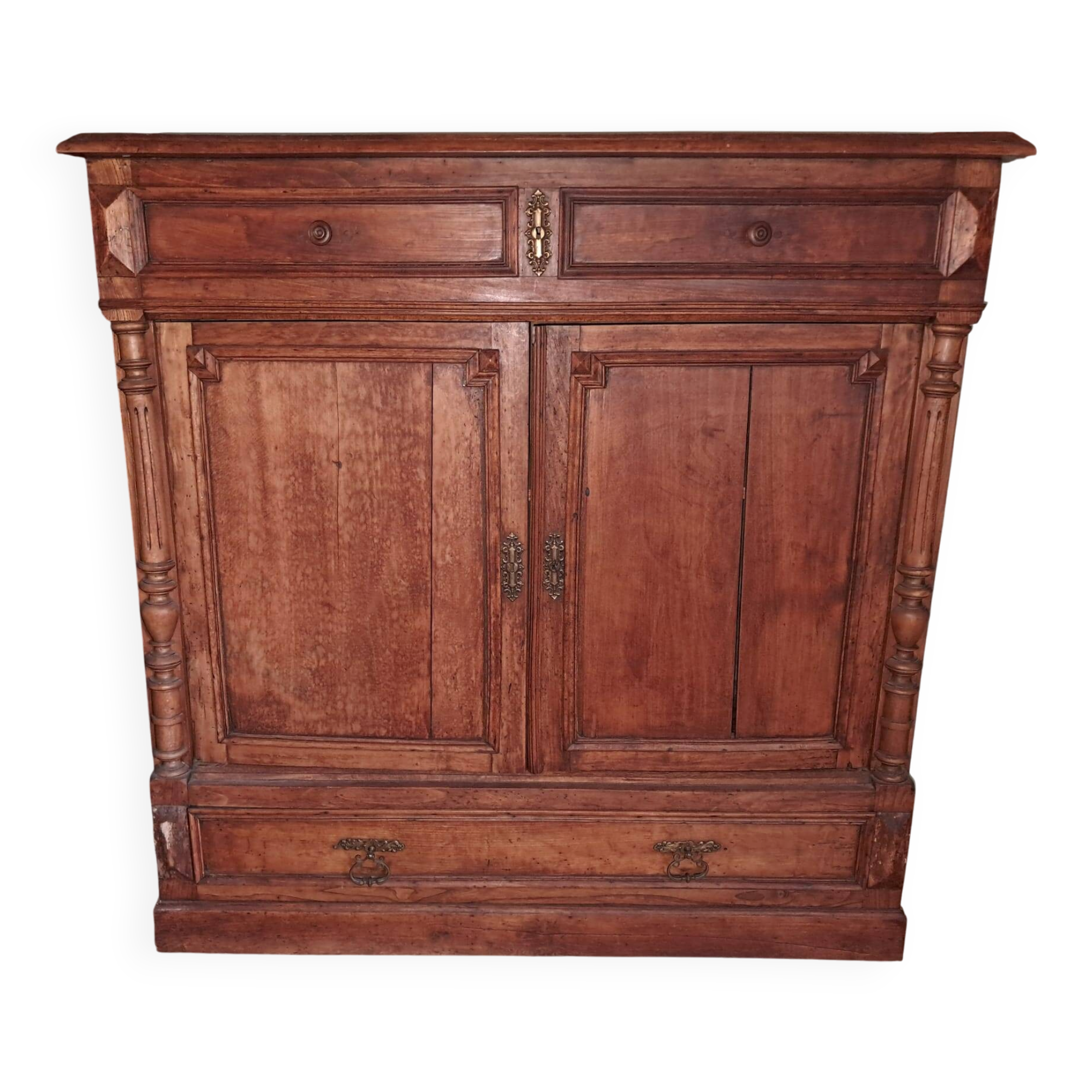 Rustic furniture for holiday homes and country houses.
