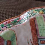 Polylobed oval dish in Cantonese porcelain - 19th century