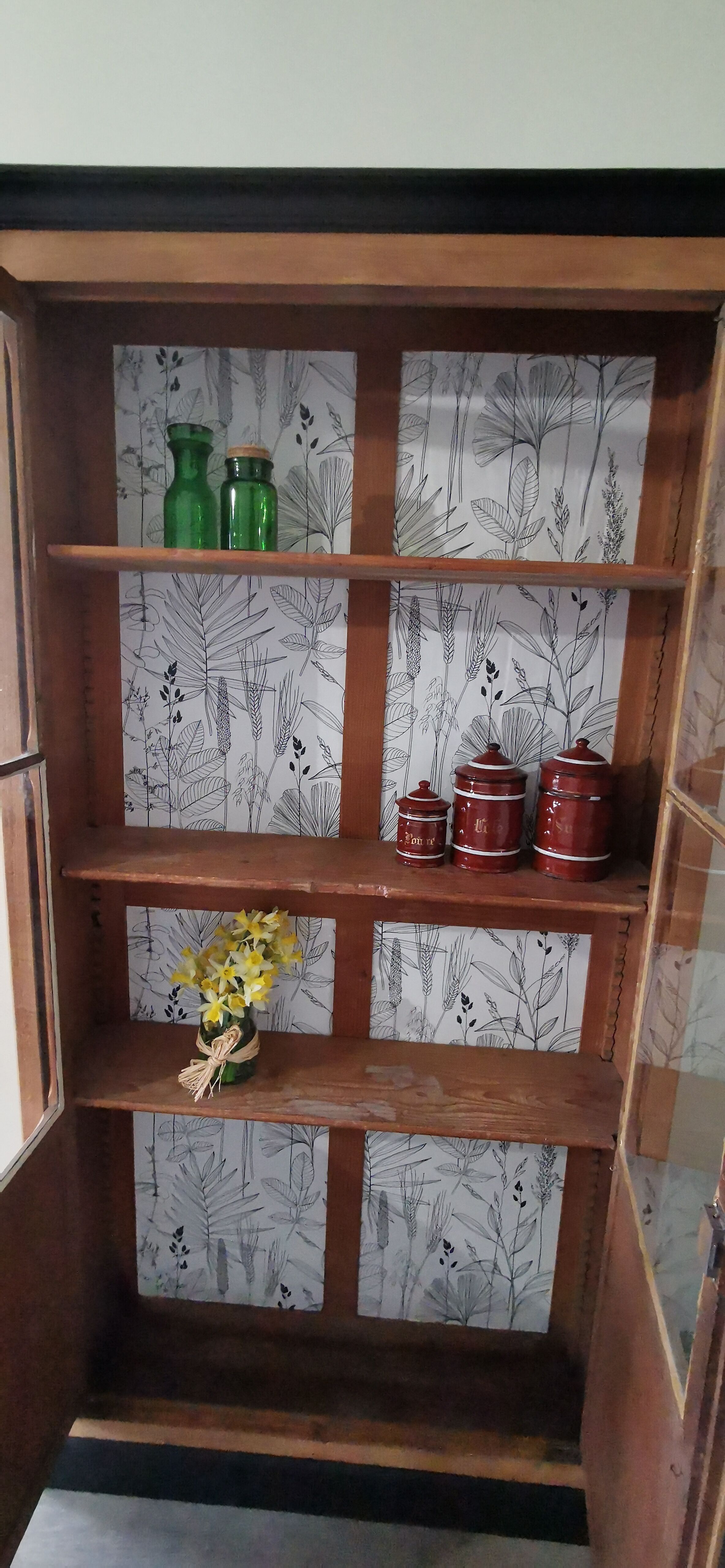 Oak cupboard showcase