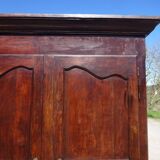 Armoire ancienne tout en noyer