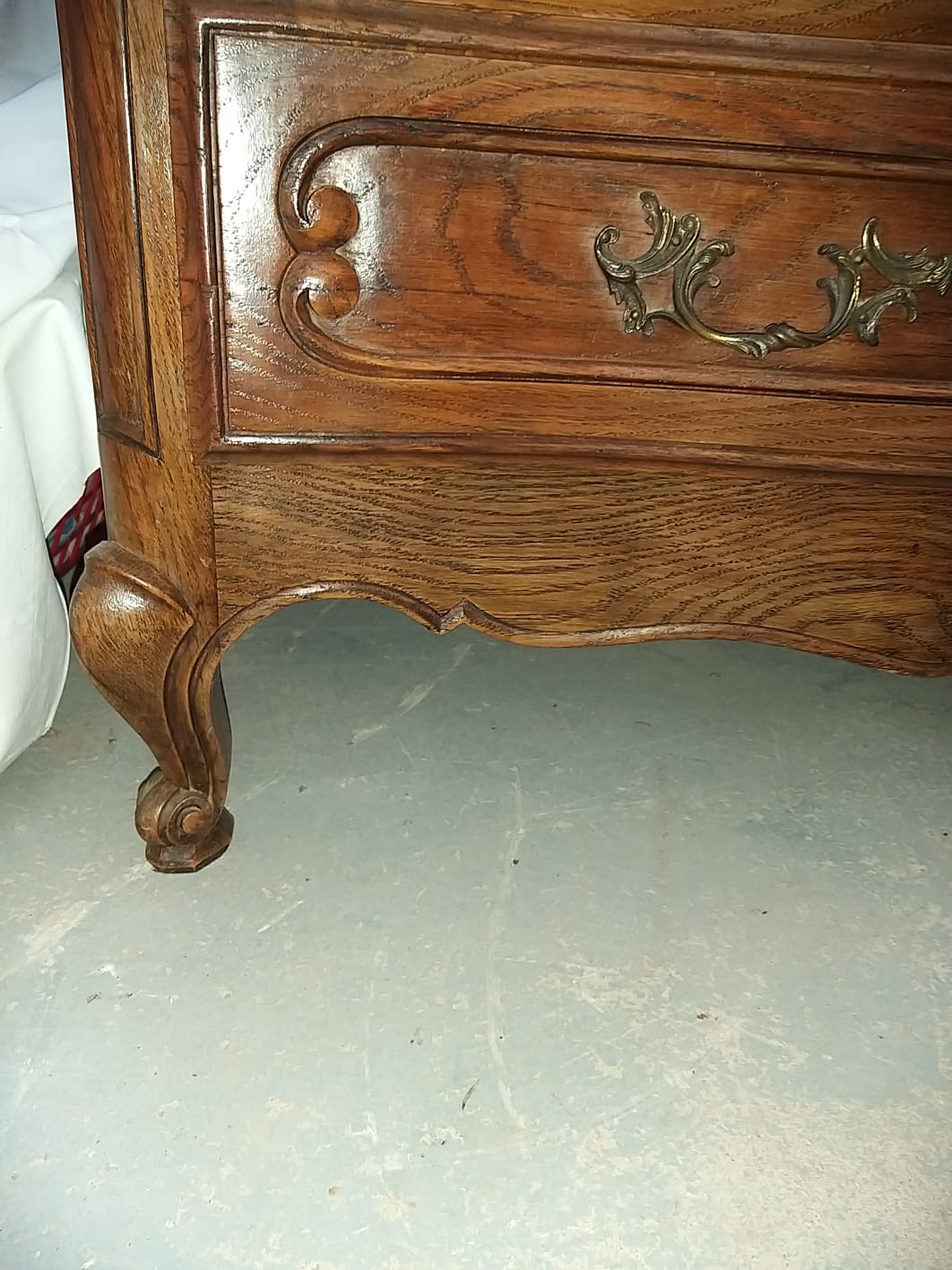 Chest of drawers crossbow