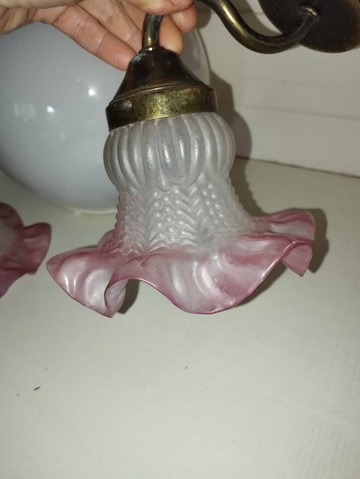 Vintage Wall Sconce Pair – Moulded Pink Glass & Brass | Retro Elegance
