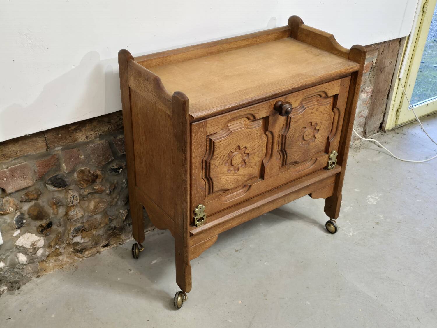 Small sideboard on wheels Guillerme and Chambron
