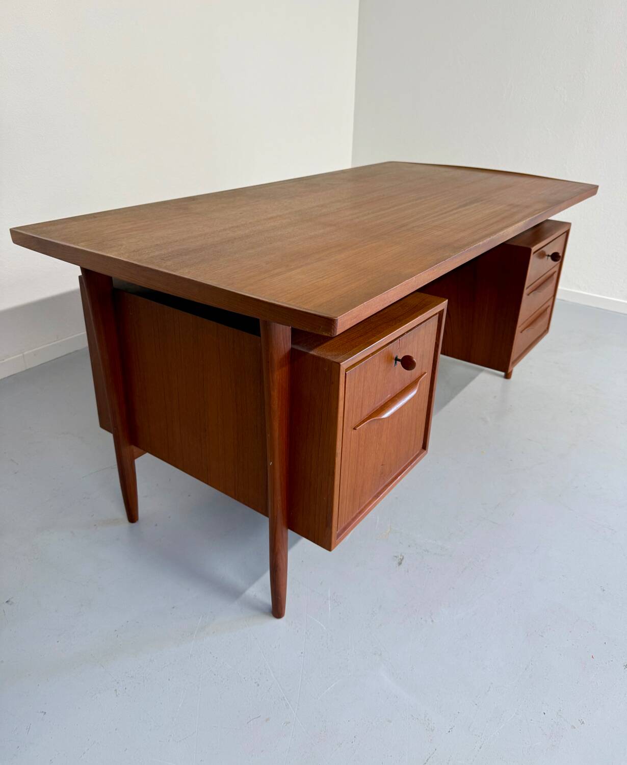 Scandinavian design desk Swiss Teack 70s vintage teak