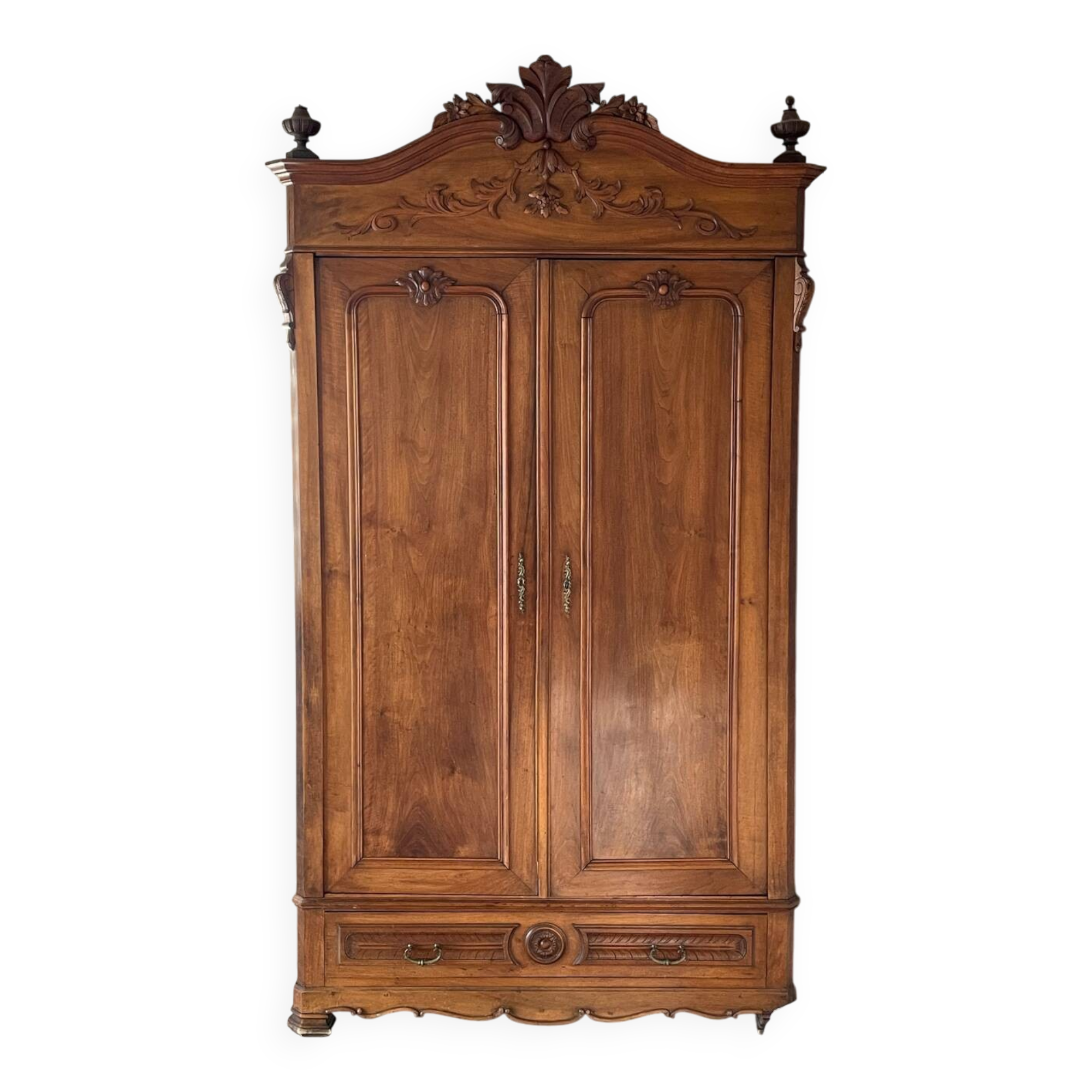 Large solid wood wardrobe from the 1900s-1920s