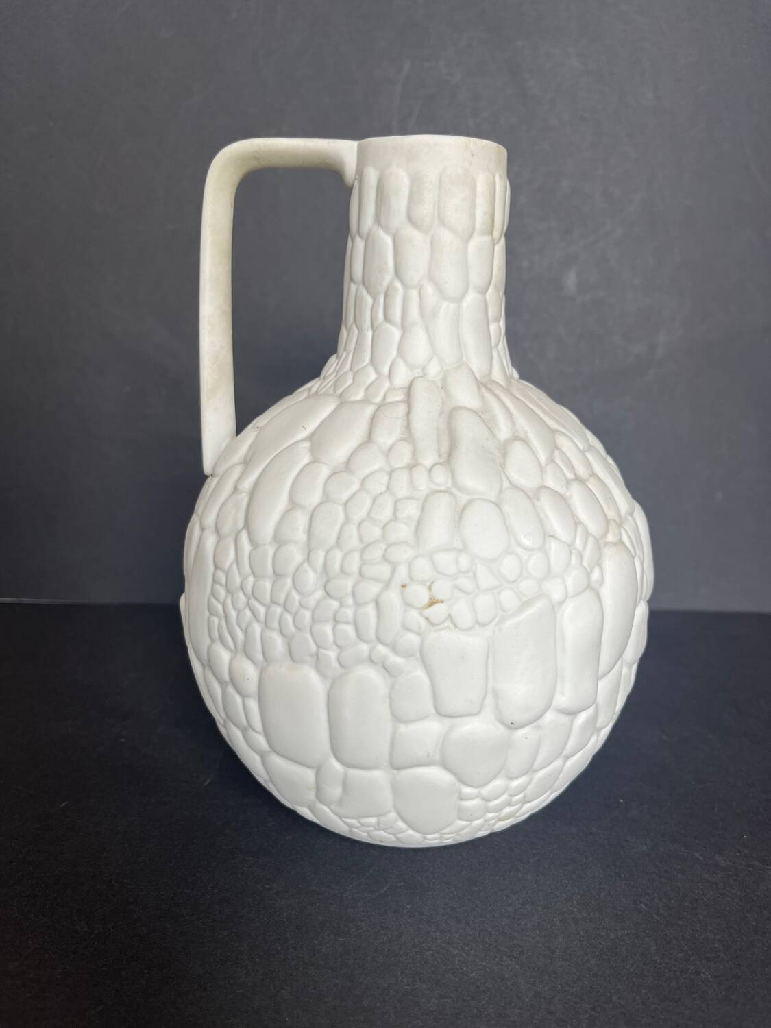 White ceramic vase A Kaiser