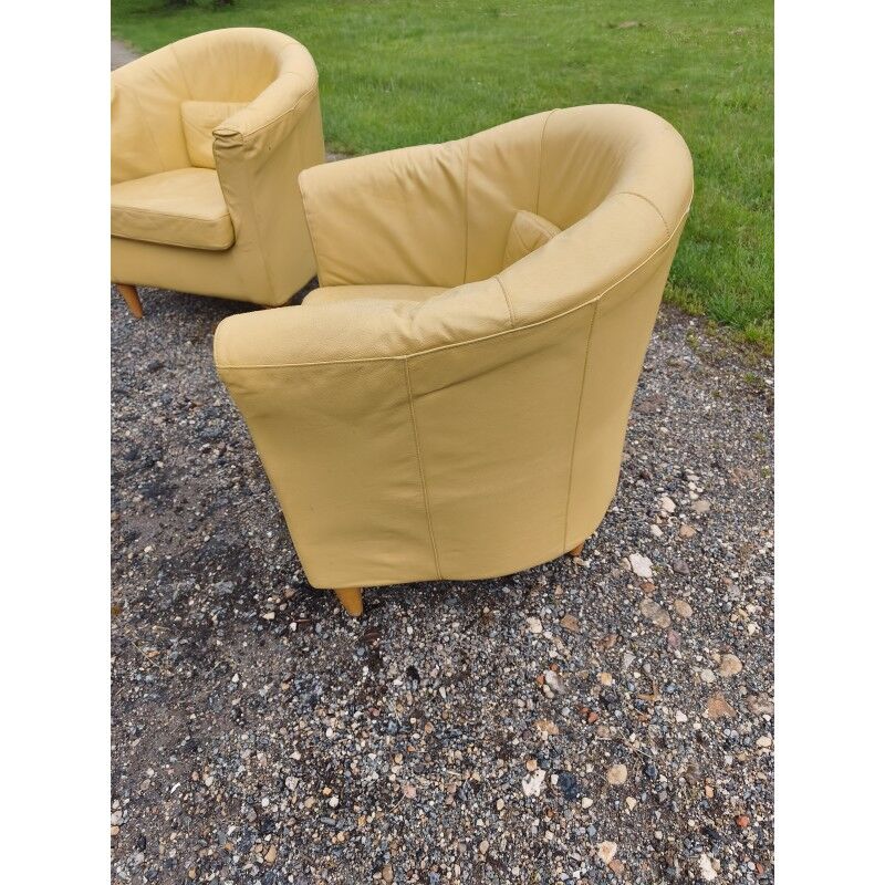 Paire de fauteuils simili cuir marron clair vintage