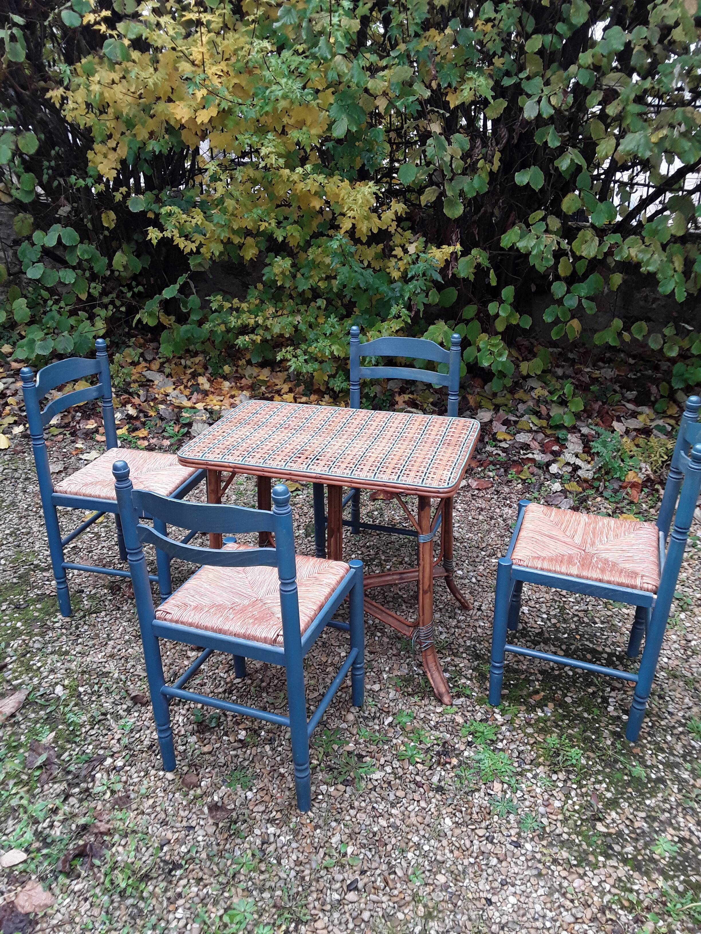 4 vintage mulched chairs