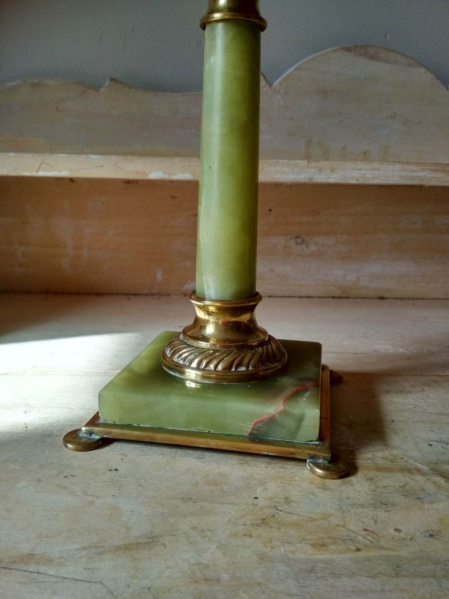 Ancient oil lamp in green onyx