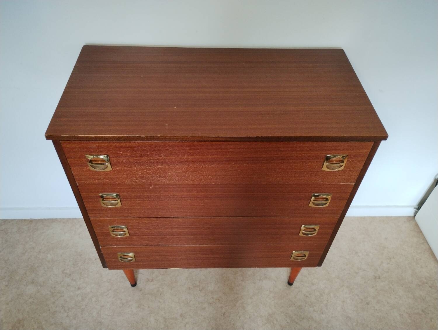 Chest of drawers with spindle legs