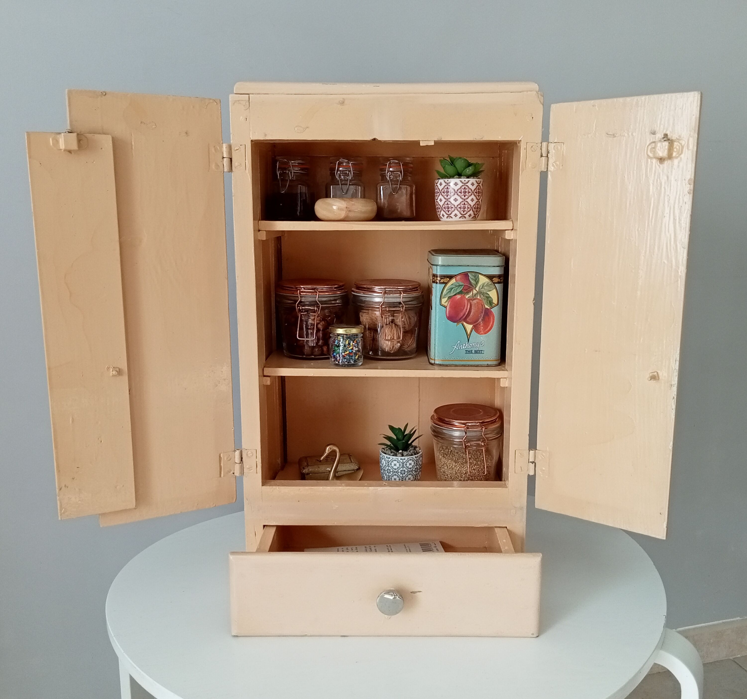 Medicine cabinet 50s